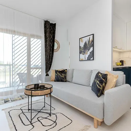 Apartman Modern White In With Balcony And Access To Gym By Renters