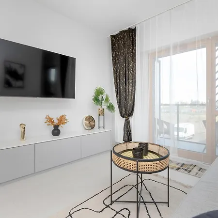 Apartman Modern White In With Balcony And Access To Gym By Renters Gdańsk
