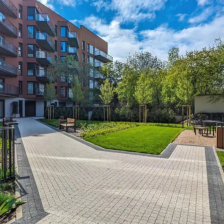 Modern White In With Balcony And Access To Gym By Renters Gdańsk