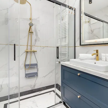 Modern White In With Balcony And Access To Gym By Renters Гданьск
