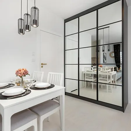 Апартаменты Modern White In With Balcony And Access To Gym By Renters *
