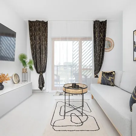 Modern White In With Balcony And Access To Gym By Renters Apartman Gdańsk